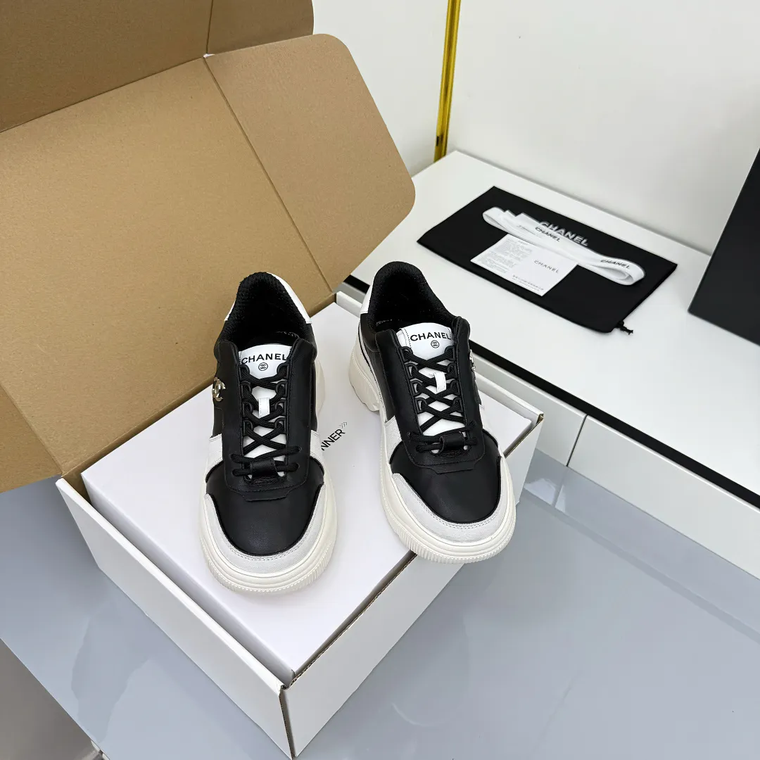 👟👟Ex-factory price 620👟👟 Chanel bread shoes ~ original calfskin panda shoes Chanel 25C latest hot style panda black and white sports shoes casual sneakers Xiaoxiang hot item classic black and white panda color coco girls must pay Fabric: original custom mixed sheepskin lining: original imported breathable mesh lining outsole: Original molded rubber + TPU combination Size: Women's 35-41